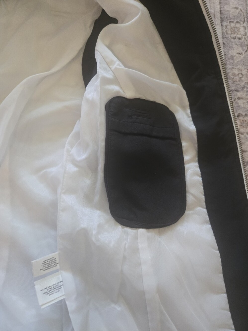 Cutter & Buck Black And White Quilted Vest, Lined, Womens Small, Fitted, Warm - Picture 6 of 6